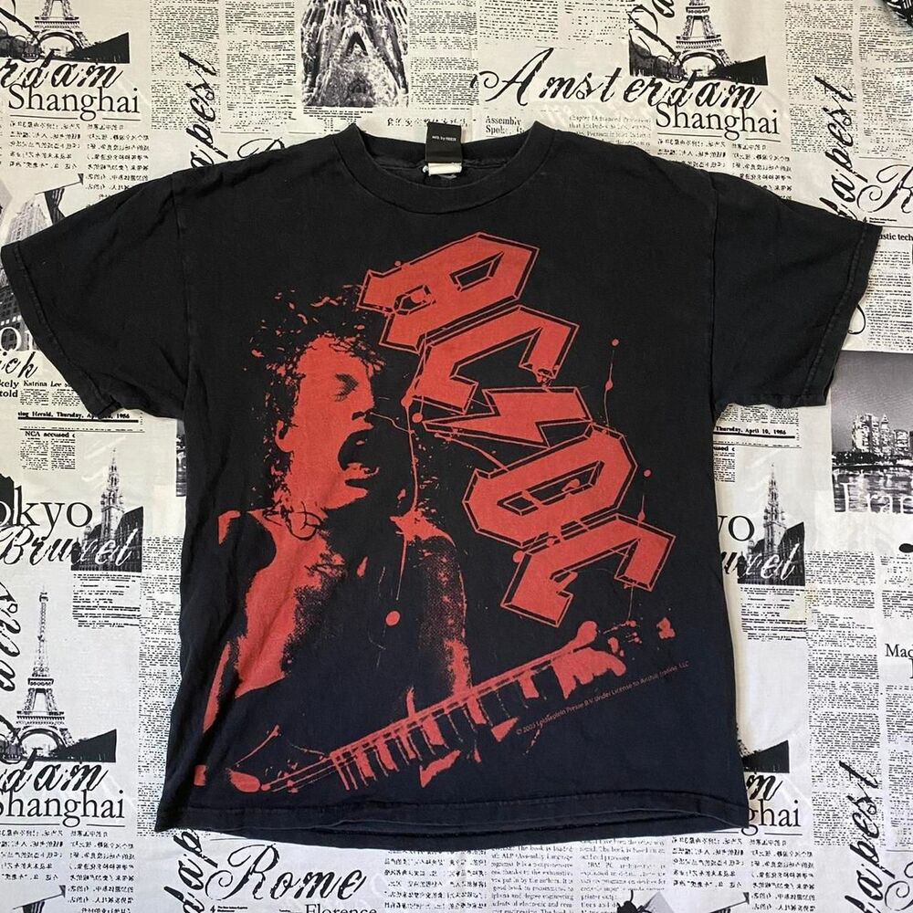 Anthill Trading ACDC Men's Black and Red T-shirt y2k 2005 vintage